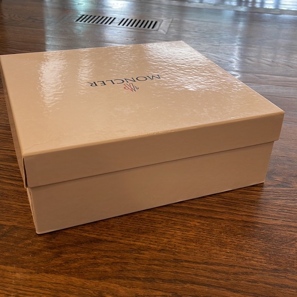Moncler white shoe box - Picture 7 of 13